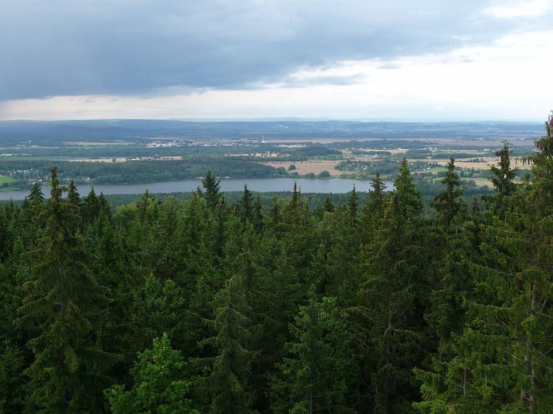 P1010158.JPG - výhled z Bismarckovi věže na přehradu Skalka